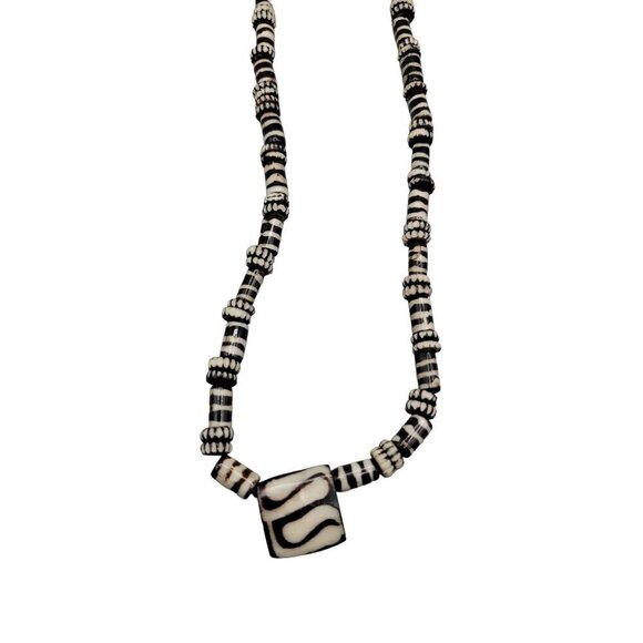 Chevron Zebra Striped Pendant Necklace 23" Tube & Disc Glass Beaded Chain VTG - Picture 4 of 8